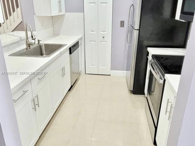 4-bedroom home for rent in Homestead - 1005 NE 42nd Pl - MondialRealty