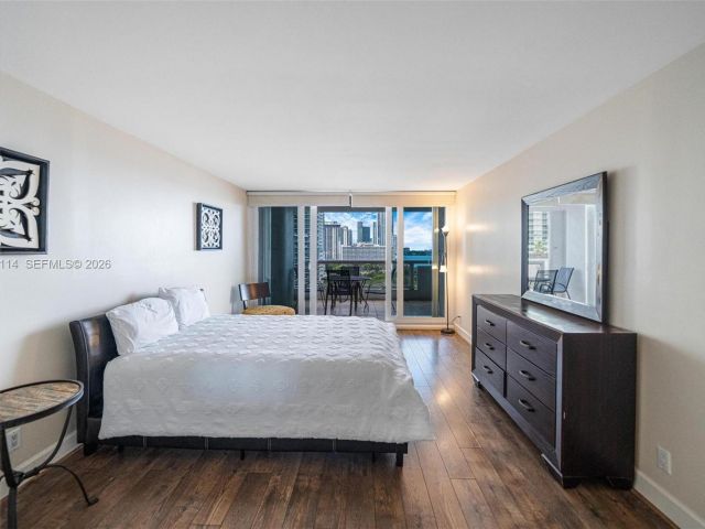 1-bedroom condo for sale in Miami - 1717 N Bayshore Dr A-1439 - MondialRealty