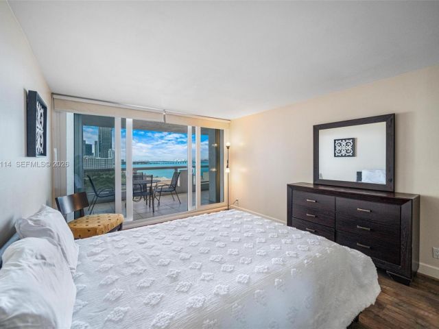 1-bedroom condo for sale in Miami - 1717 N Bayshore Dr A-1439 - MondialRealty
