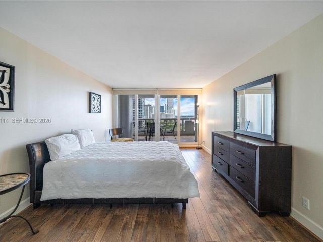 1-bedroom condo for sale in Miami - 1717 N Bayshore Dr A-1439 - MondialRealty