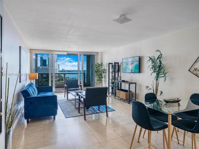 1-bedroom condo for sale in Miami - 1717 N Bayshore Dr A-1439 - MondialRealty