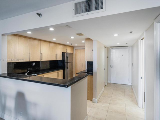 1-bedroom condo for sale in Miami - 1717 N Bayshore Dr A-1439 - MondialRealty