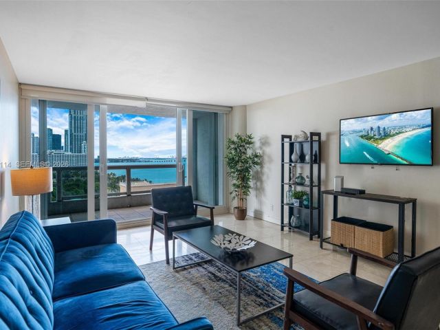 1-bedroom condo for sale in Miami - 1717 N Bayshore Dr A-1439 - MondialRealty