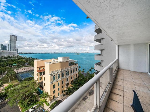 1-bedroom condo for sale in Miami - 1717 N Bayshore Dr A-1439 - MondialRealty