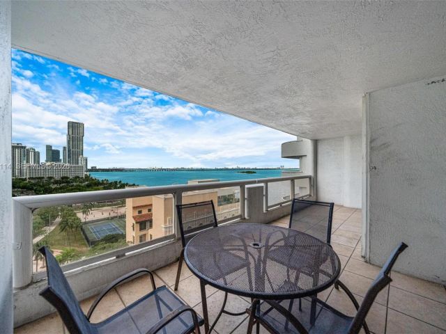 1-bedroom condo for sale in Miami - 1717 N Bayshore Dr A-1439 - MondialRealty