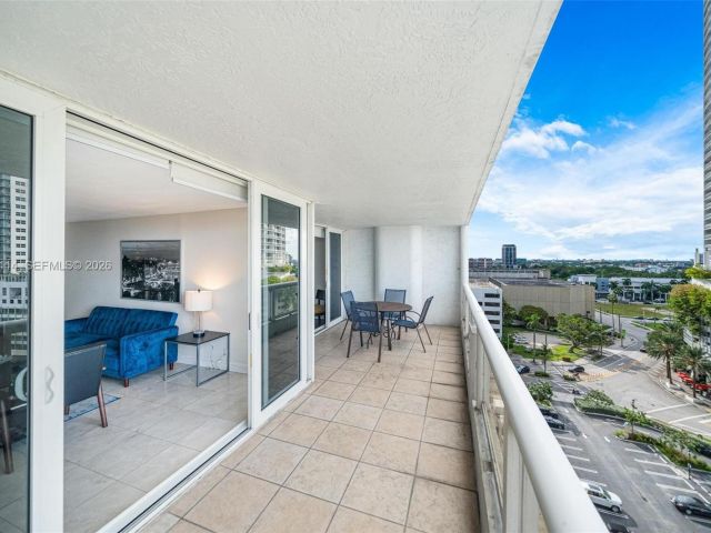1-bedroom condo for sale in Miami - 1717 N Bayshore Dr A-1439 - MondialRealty