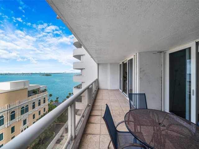 1-bedroom condo for sale in Miami - 1717 N Bayshore Dr A-1439 - MondialRealty