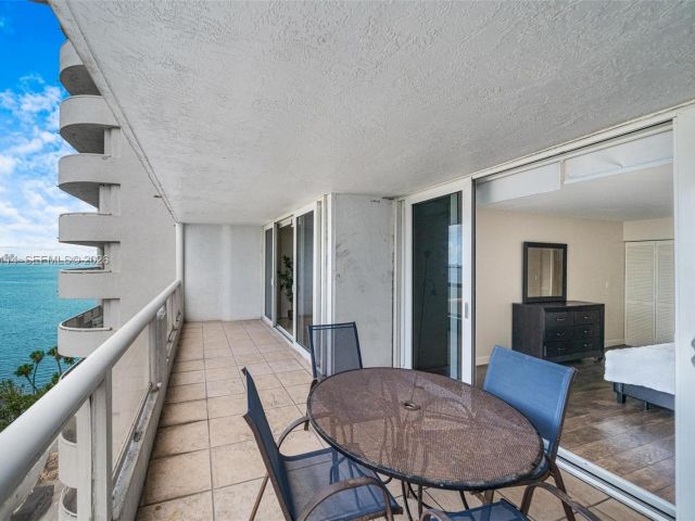 1-bedroom condo for sale in Miami - 1717 N Bayshore Dr A-1439 - MondialRealty