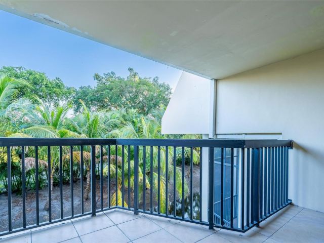 Home for sale at 20347 W Country Club Dr TH15 - photo 7528723