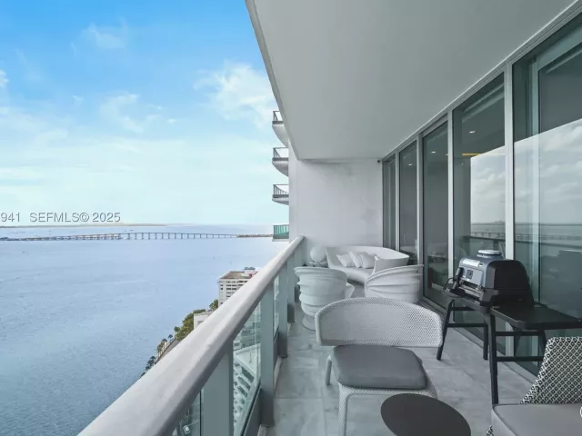 3-bedroom condo for sale in Miami - 1331 Brickell Bay Dr 2907 - MondialRealty
