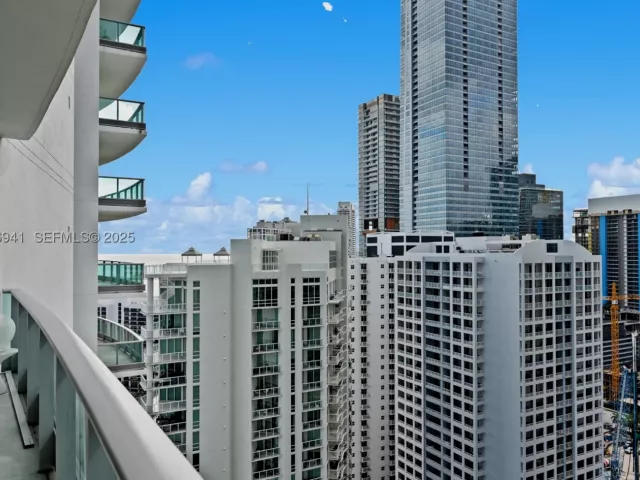 3-bedroom condo for sale in Miami - 1331 Brickell Bay Dr 2907 - MondialRealty