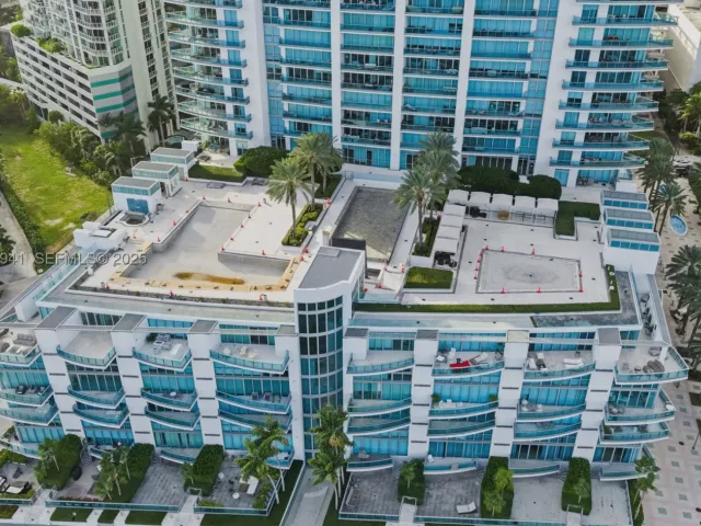 3-bedroom condo for sale in Miami - 1331 Brickell Bay Dr 2907 - MondialRealty