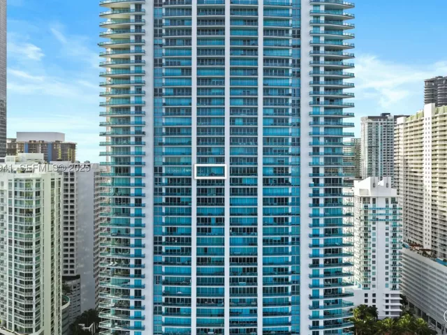 3-bedroom condo for sale in Miami - 1331 Brickell Bay Dr 2907 - MondialRealty