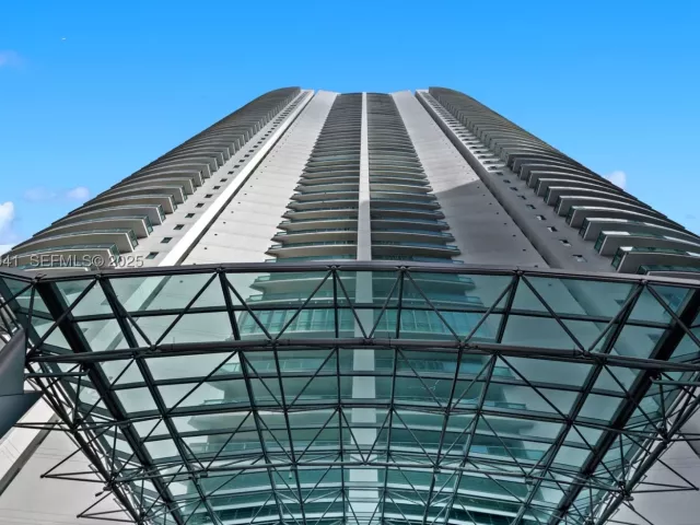 3-bedroom condo for sale in Miami - 1331 Brickell Bay Dr 2907 - MondialRealty