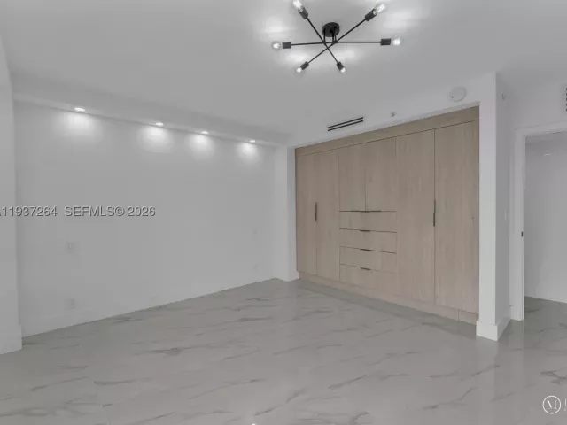 3-bedroom condo for sale in Aventura - 19707 Turnberry way 25D - MondialRealty
