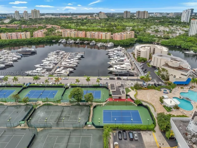 3-bedroom condo for sale in Aventura - 19707 Turnberry way 25D - MondialRealty