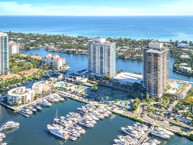 3-bedroom condo for sale in Aventura - 19707 Turnberry way 25D - MondialRealty