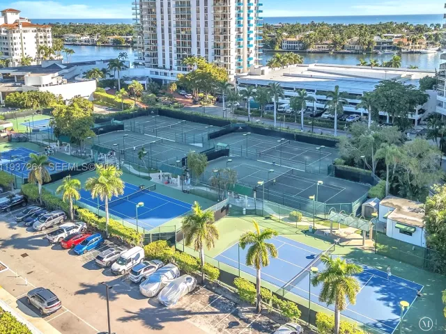 3-bedroom condo for sale in Aventura - 19707 Turnberry way 25D - MondialRealty