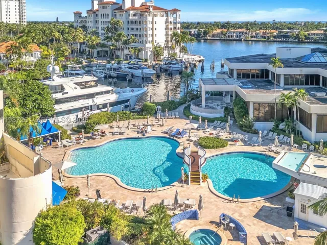 3-bedroom condo for sale in Aventura - 19707 Turnberry way 25D - MondialRealty