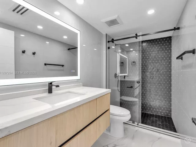 Apartment for sale  Unit #25D - photo 6942287