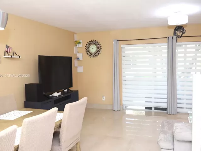 3-bedroom home for sale in Pembroke Pines - 20816 NW 2nd St - MondialRealty