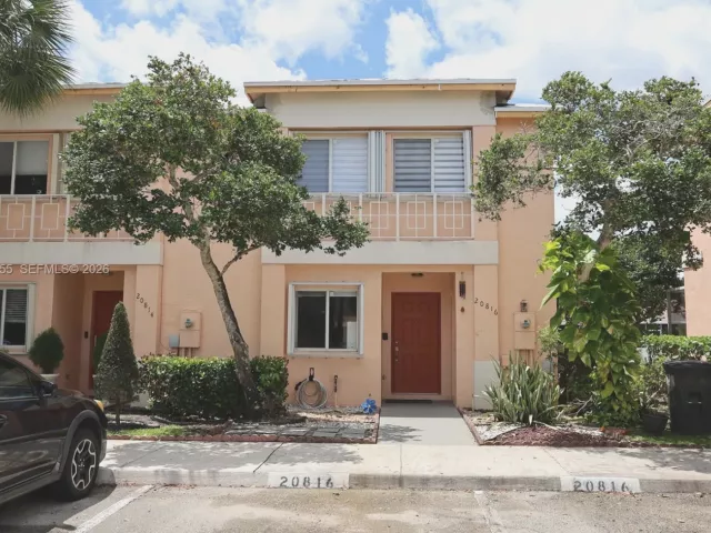 3-bedroom home for sale in Pembroke Pines - 20816 NW 2nd St - MondialRealty
