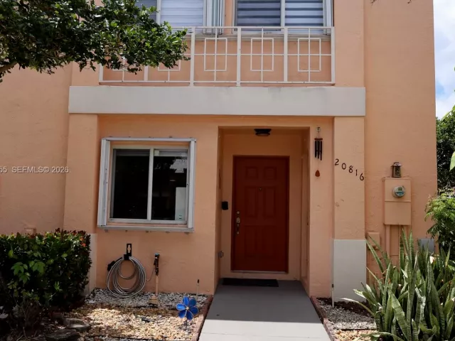 3-bedroom home for sale in Pembroke Pines - 20816 NW 2nd St - MondialRealty