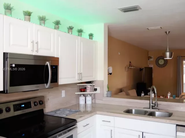 3-bedroom home for sale in Pembroke Pines - 20816 NW 2nd St - MondialRealty