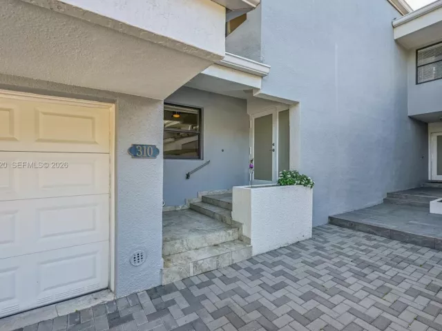 4-bedroom home for sale in Sunny Isles Beach - 310 Poinciana Dr 802 - MondialRealty