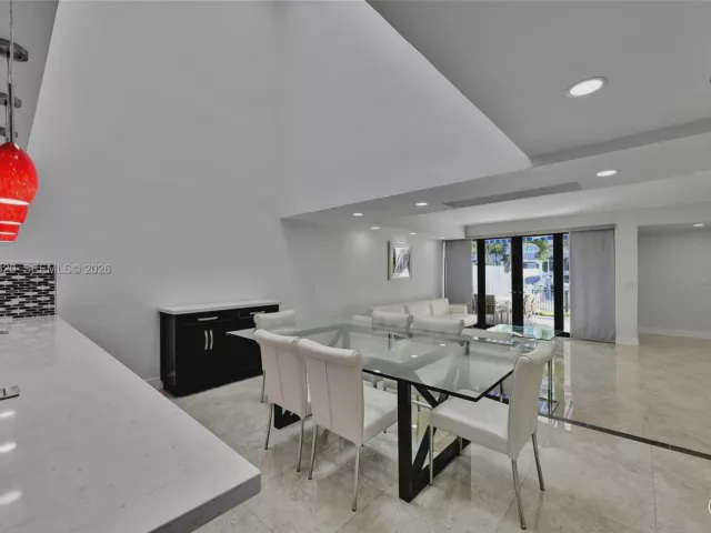 4-bedroom home for sale in Sunny Isles Beach - 310 Poinciana Dr 802 - MondialRealty