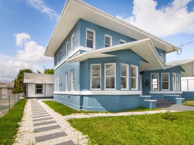 Home for rent at 815 6th Street - photo 6942371