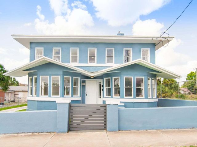 Home for rent at 815 6th Street - photo 6942372