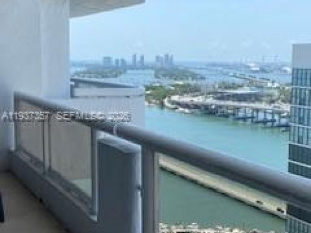 1-bedroom condo for rent in Miami - 1717 N Bayshore Dr A-3542 - MondialRealty