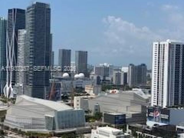 1-bedroom condo for rent in Miami - 1717 N Bayshore Dr A-3542 - MondialRealty