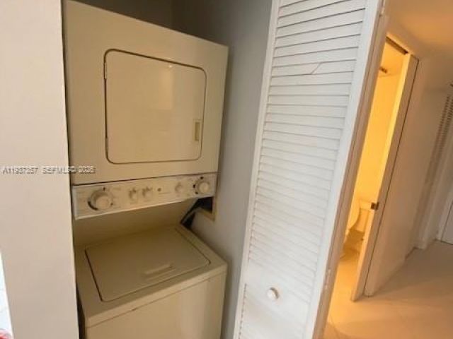 1-bedroom condo for rent in Miami - 1717 N Bayshore Dr A-3542 - MondialRealty