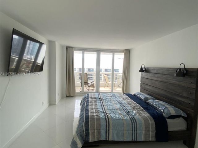 1-bedroom condo for rent in Miami - 1717 N Bayshore Dr A-3542 - MondialRealty