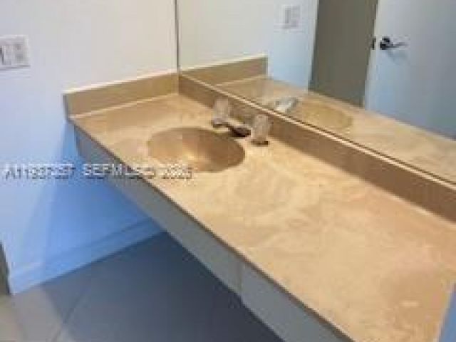 1-bedroom condo for rent in Miami - 1717 N Bayshore Dr A-3542 - MondialRealty