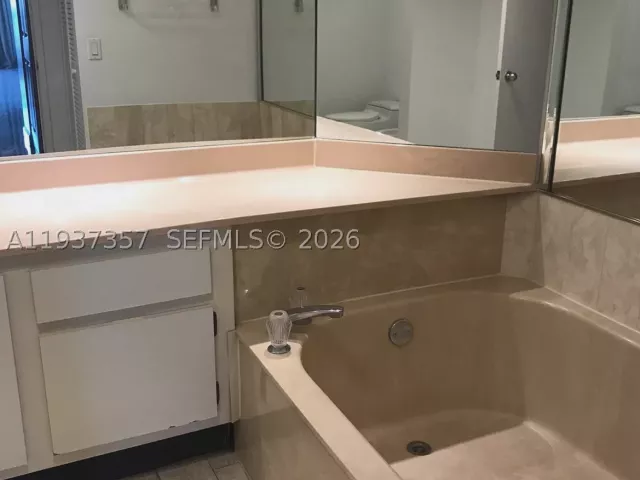 1-bedroom condo for rent in Miami - 1717 N Bayshore Dr A-3542 - MondialRealty