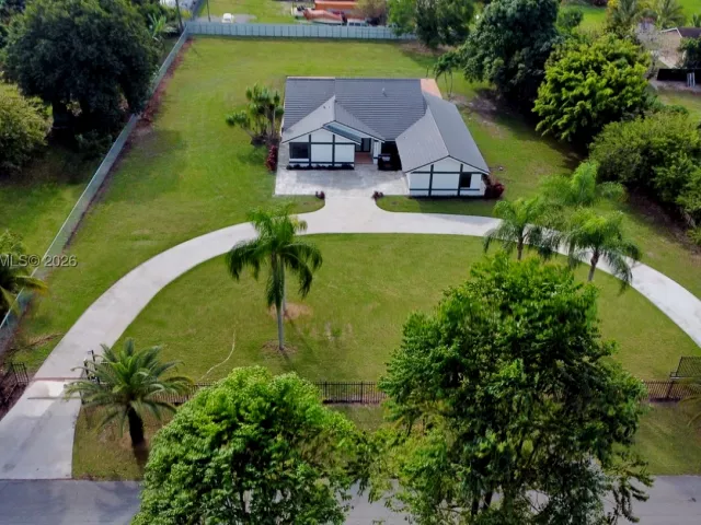 4-bedroom home for sale in Homestead - 21360 SW 236th St - MondialRealty