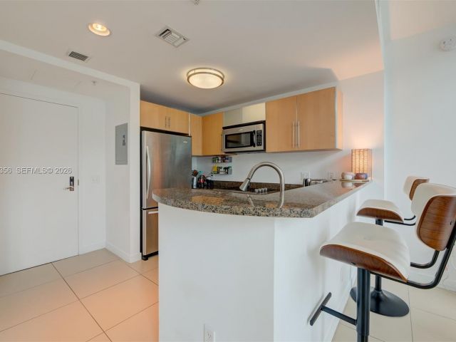 Apartment for rent  Unit #L-428 - photo 7437204