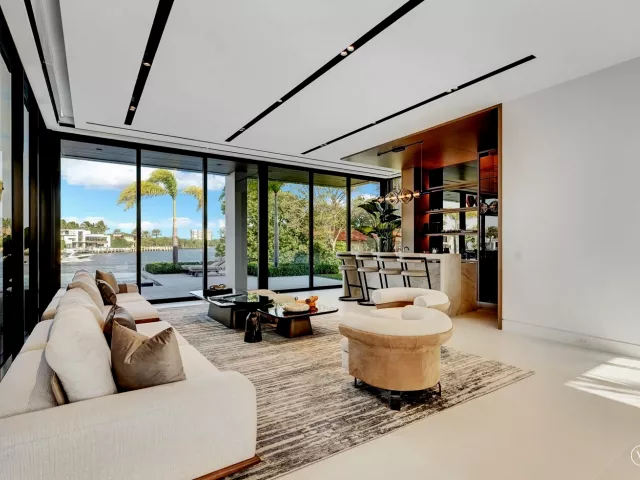 5-bedroom home for sale in Boca Raton - 829 Orchid Drive - MondialRealty