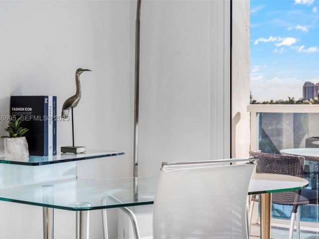 2-bedroom condo for rent in Miami Beach - 2301 Collins Ave 408 - MondialRealty