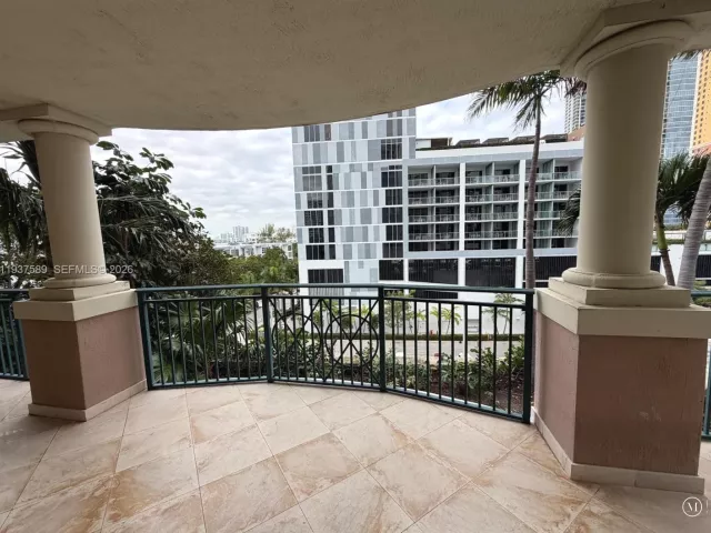 3-bedroom condo for rent in Sunny Isles Beach - 17555 Atlantic Blvd 607 - MondialRealty