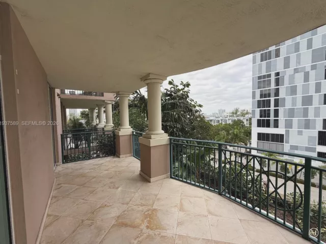 3-bedroom condo for rent in Sunny Isles Beach - 17555 Atlantic Blvd 607 - MondialRealty