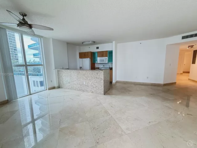 3-bedroom condo for rent in Sunny Isles Beach - 17555 Atlantic Blvd 607 - MondialRealty
