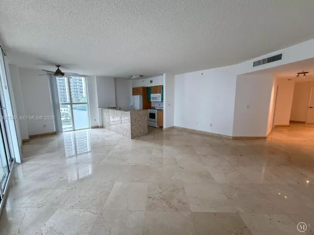 3-bedroom condo for rent in Sunny Isles Beach - 17555 Atlantic Blvd 607 - MondialRealty