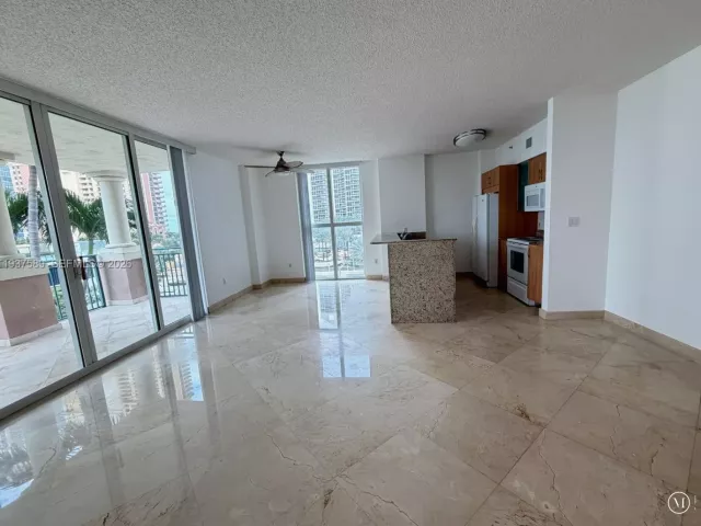 3-bedroom condo for rent in Sunny Isles Beach - 17555 Atlantic Blvd 607 - MondialRealty