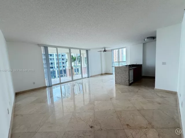 3-bedroom condo for rent in Sunny Isles Beach - 17555 Atlantic Blvd 607 - MondialRealty