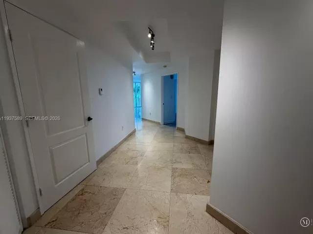 3-bedroom condo for rent in Sunny Isles Beach - 17555 Atlantic Blvd 607 - MondialRealty