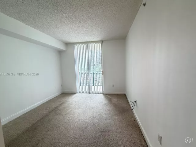 3-bedroom condo for rent in Sunny Isles Beach - 17555 Atlantic Blvd 607 - MondialRealty